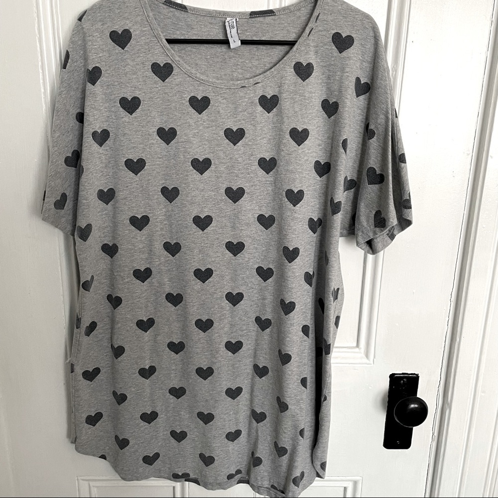 Daisy Mae long heathered grey oversized t-shirt with navy hearts size large